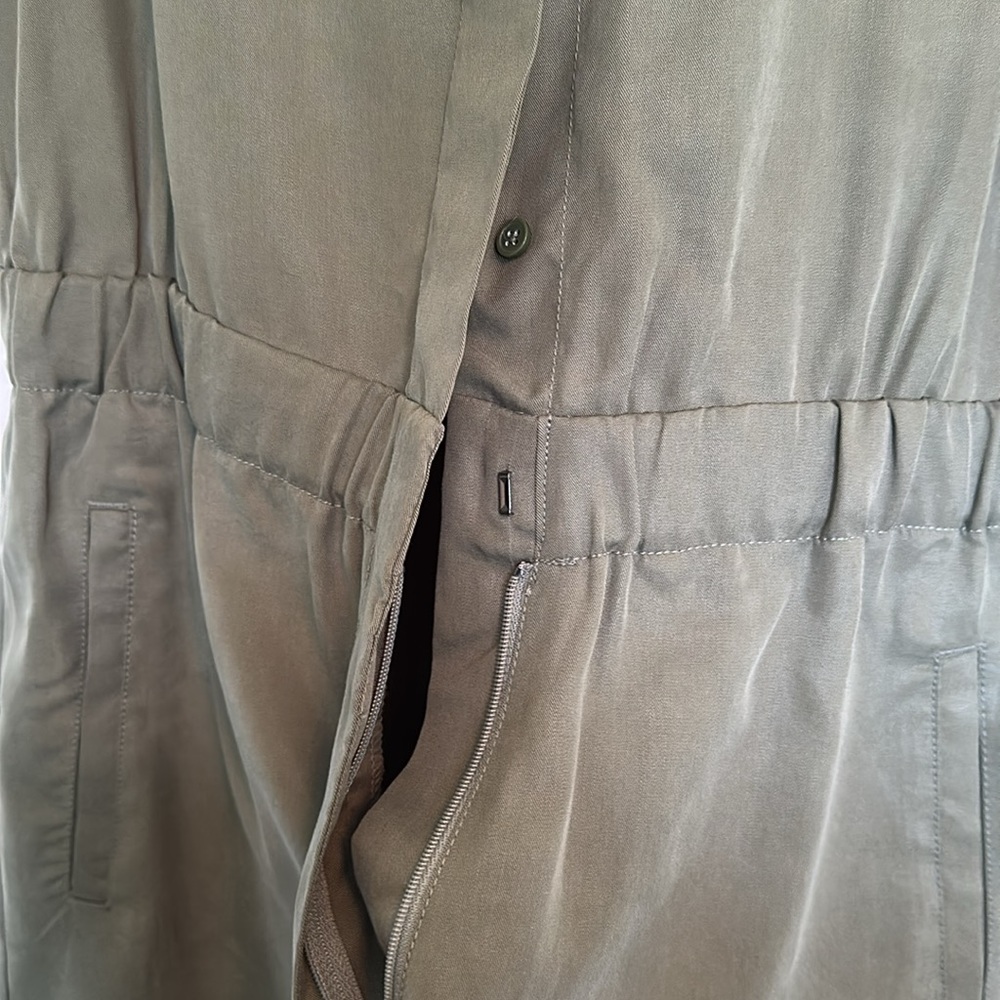 Banana Republic cargo style romper size large NWTS Army green. Pockets! - Picture 8 of 9